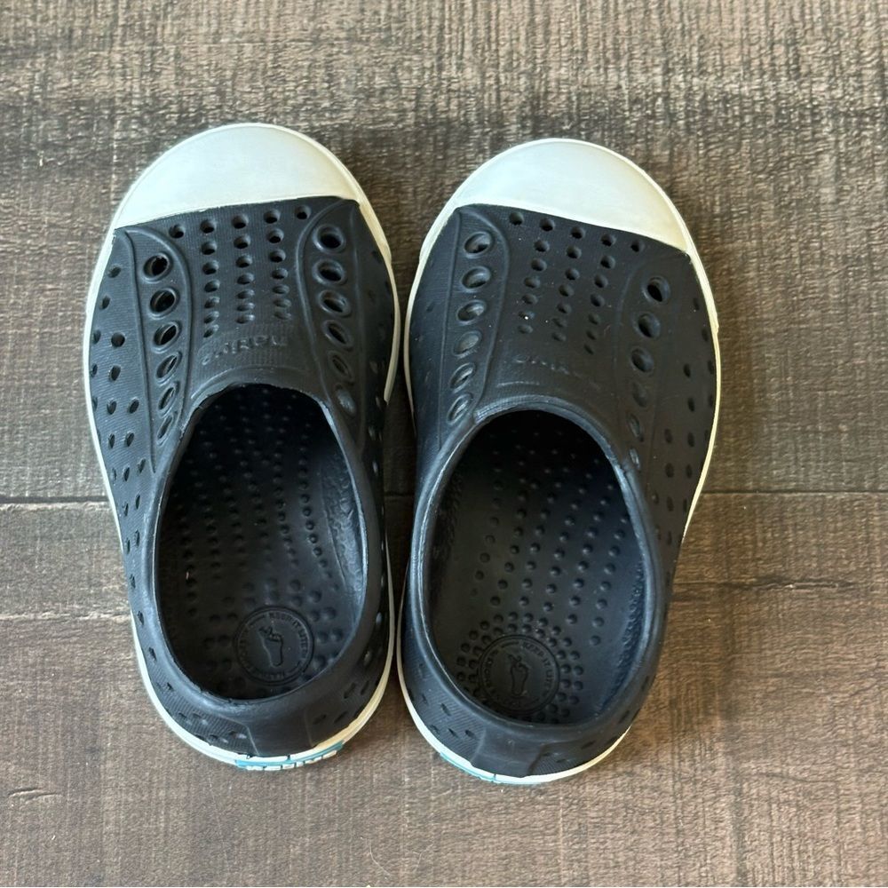 Native Shoes - Picture 4 of 8